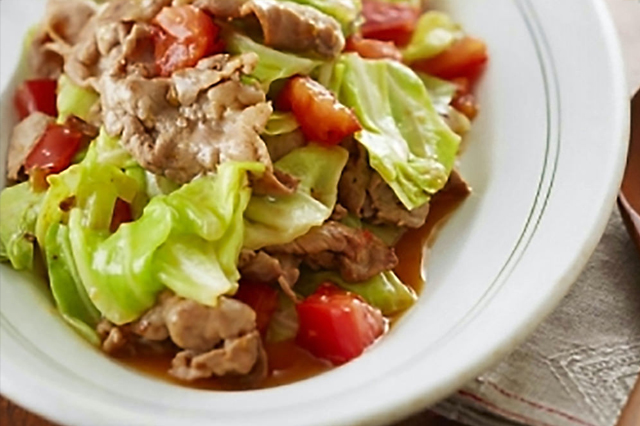 豚肉とキャベツのトマト炒め