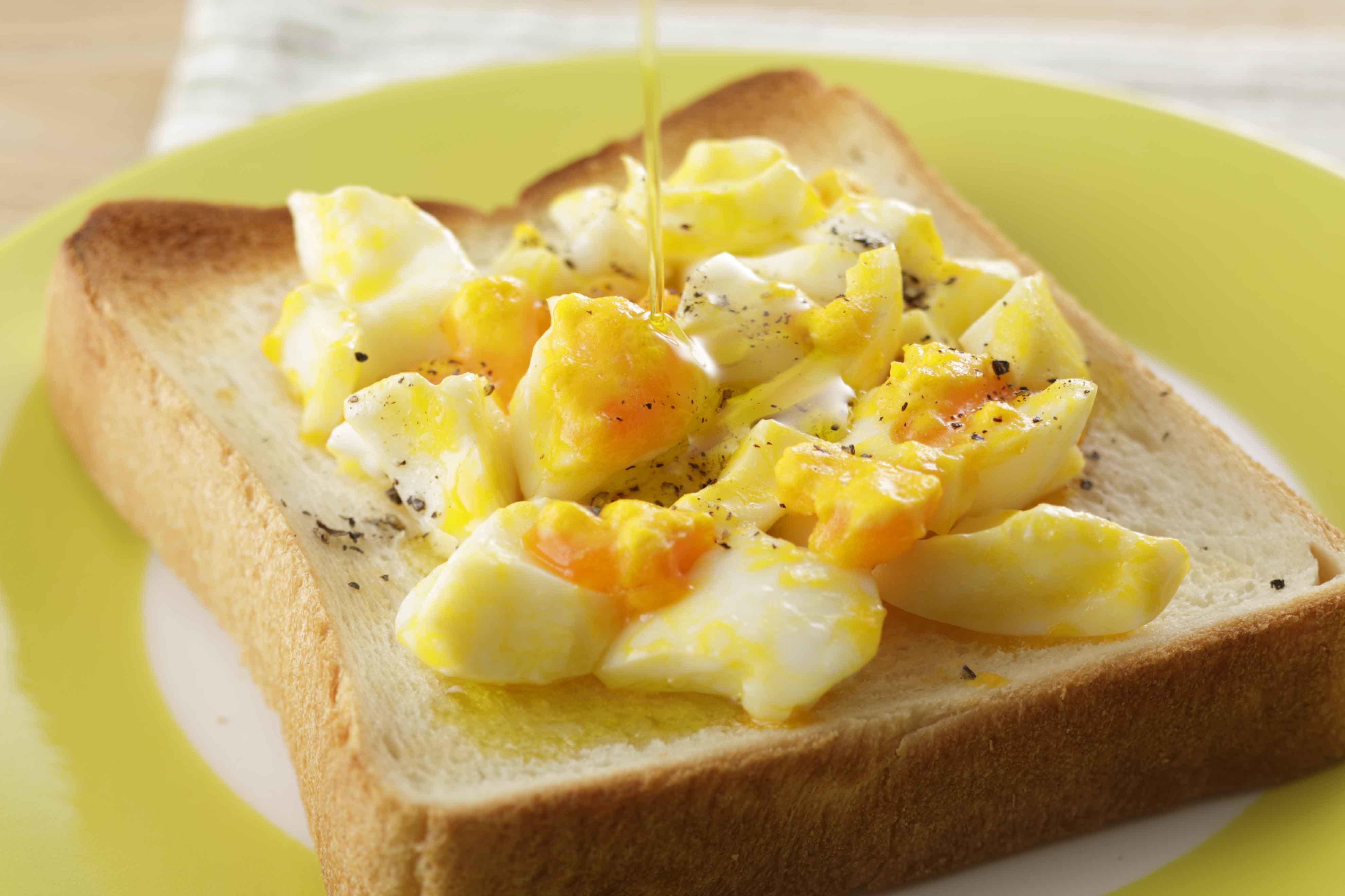 オリーブ卵トースト